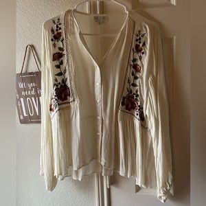 Francesca’s Offwhite floral detail shirt